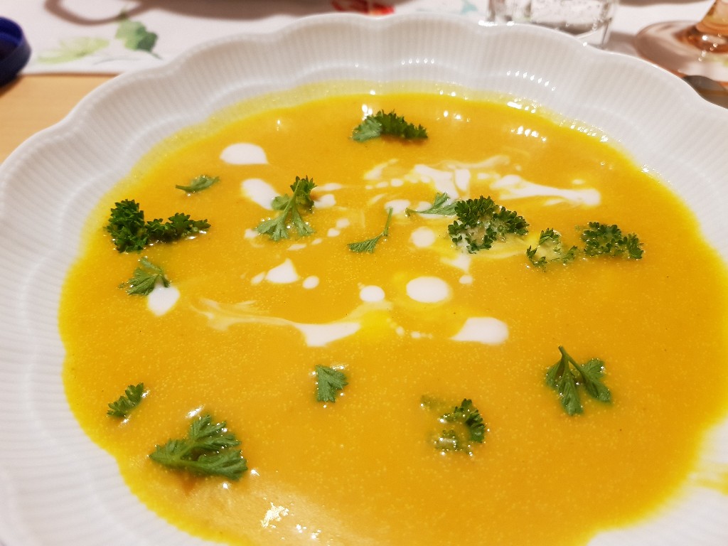 Kürbis-Orangen-Kokos Suppe